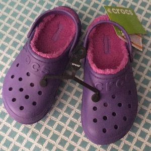 NWT Junior sz 2 purple fleece lined Crocs